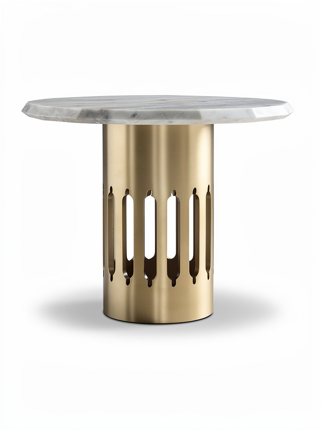 **Technische Tafel: Rond Marmeren Bovenblad met Gouden Geperforeerde Basis**