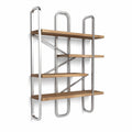 "Moderne Wandplank met Houten Planken en Stalen Frame"